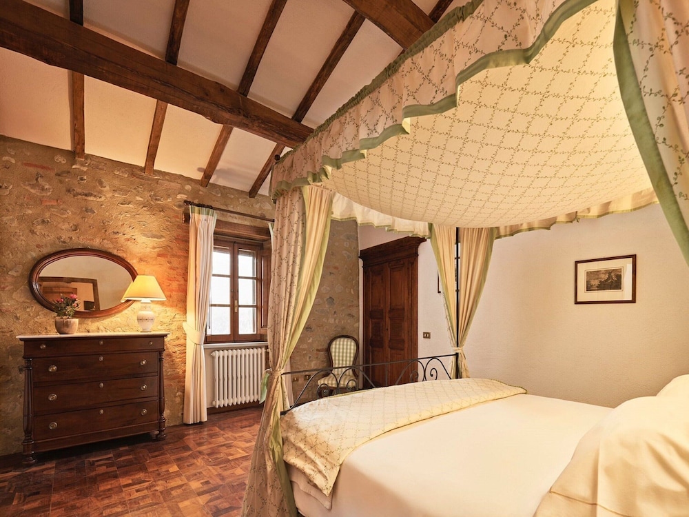 Premium House, 5 Bedrooms photo 1