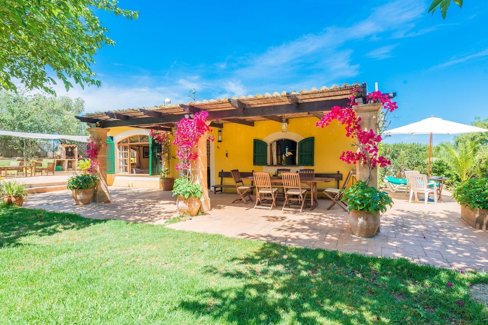 Villa photo 2