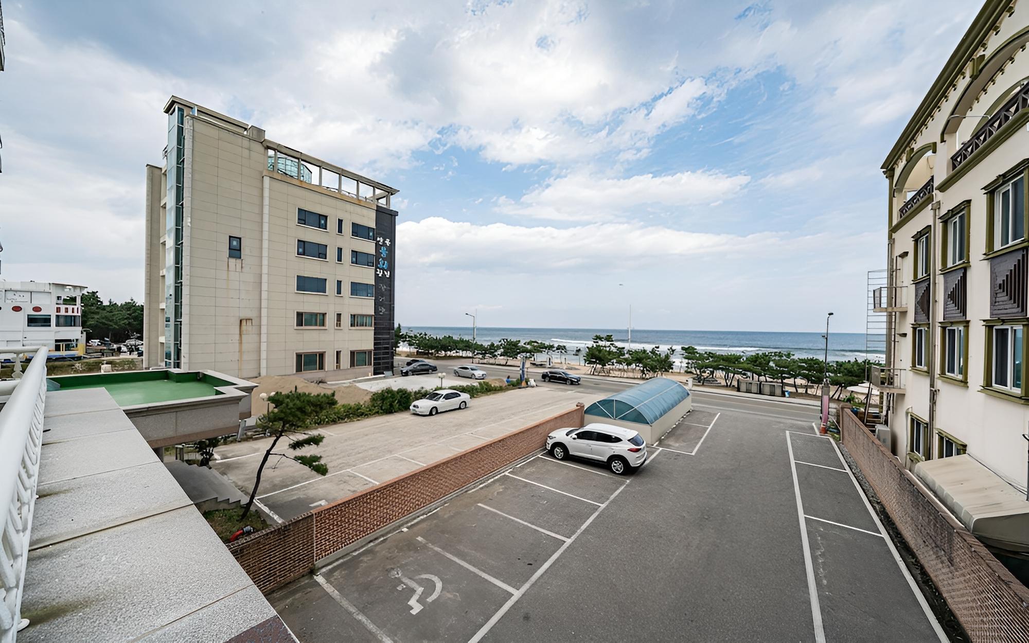 Room (Ondol room with sea view) - Photo 3