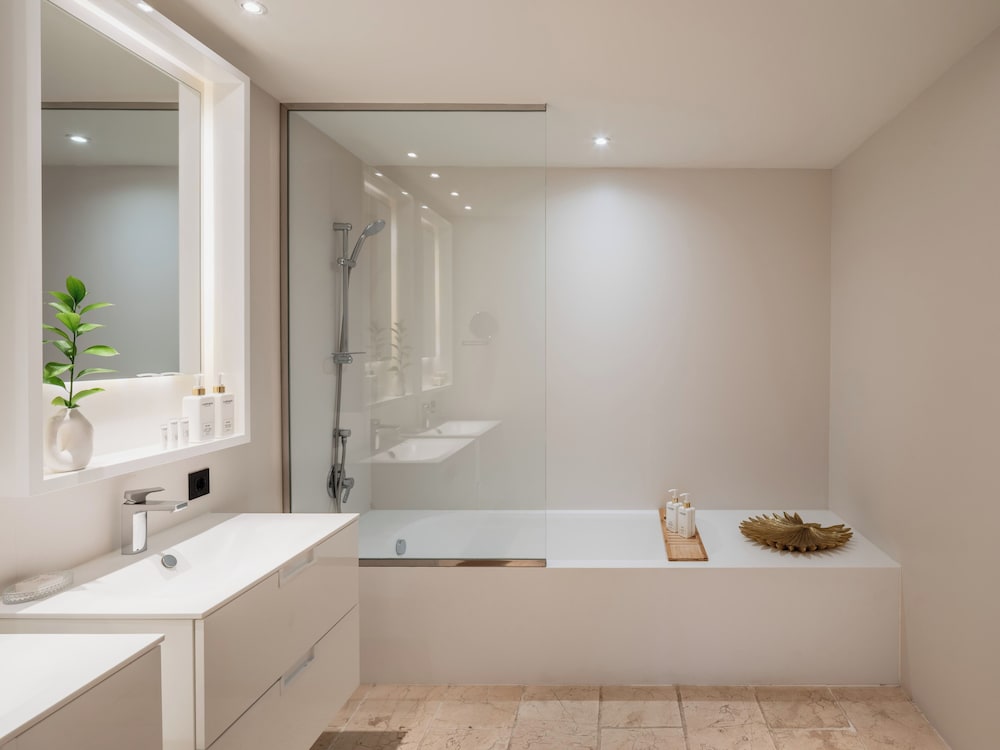 Suite Penthouse Moet Chandon (Red Level Lounge Access) Suite Penthouse Moet Chandon (Red Level Lounge Access)