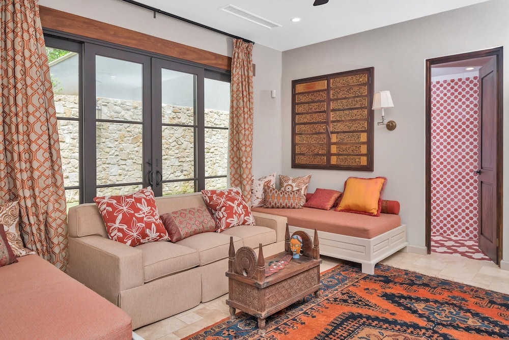 Villa photo 1