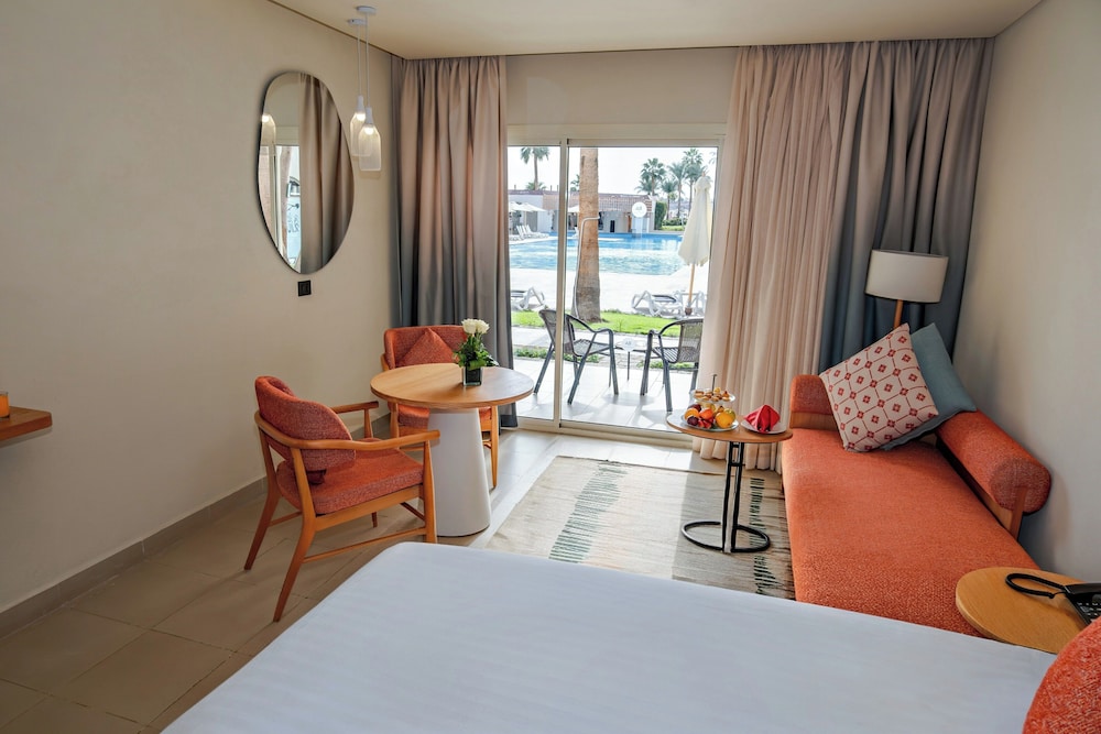 Superior Room, 2 Twin Beds, Pool View (Beach side) - Photo 4