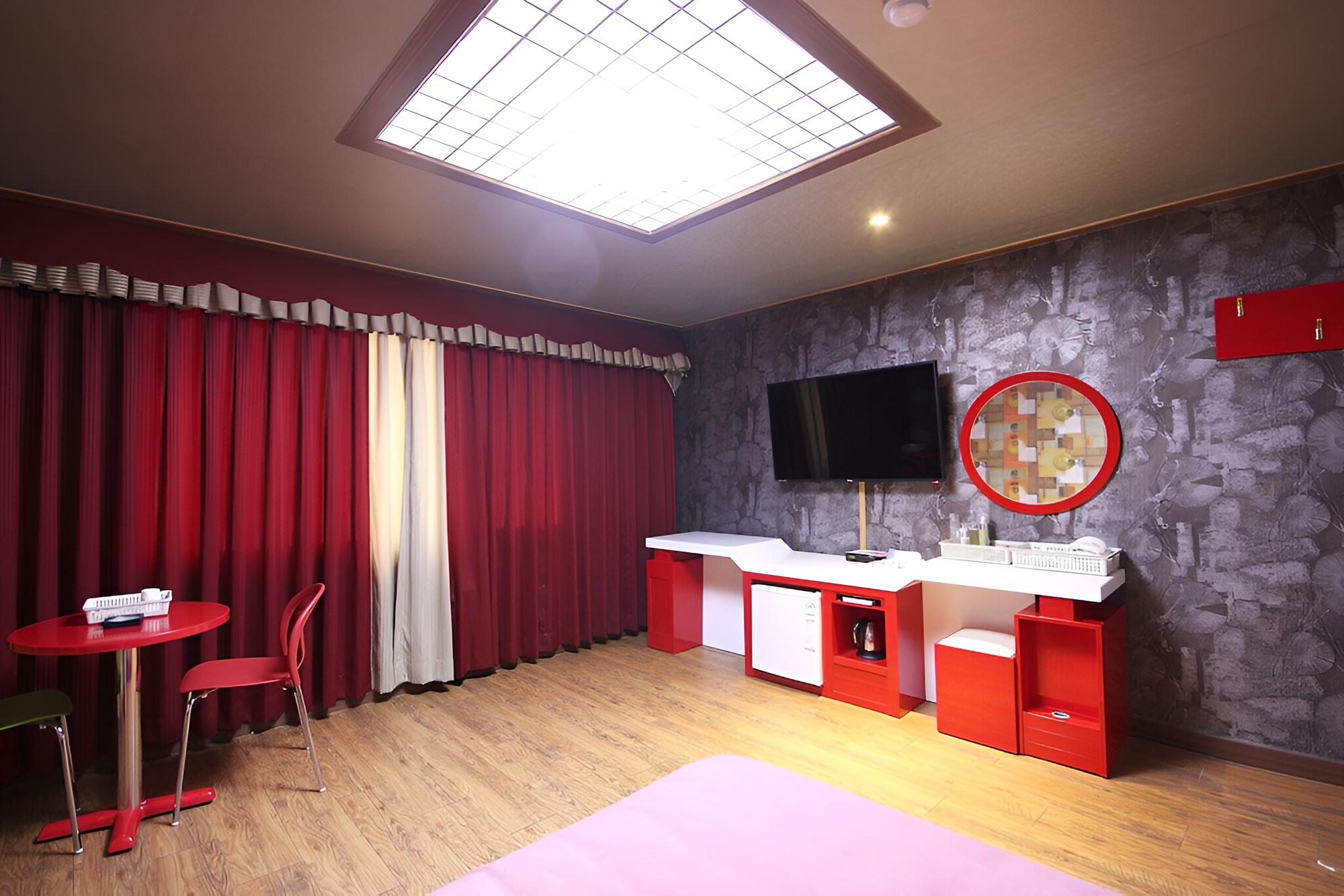 Room (Standard Room) - Photo 15