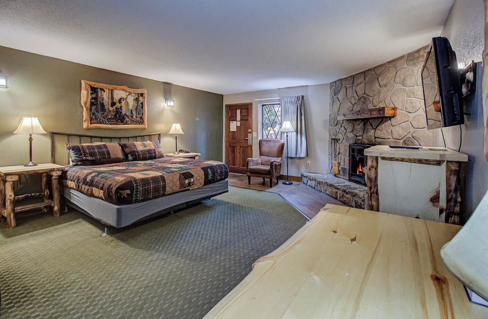 Honeymoon Suite - Photo 1