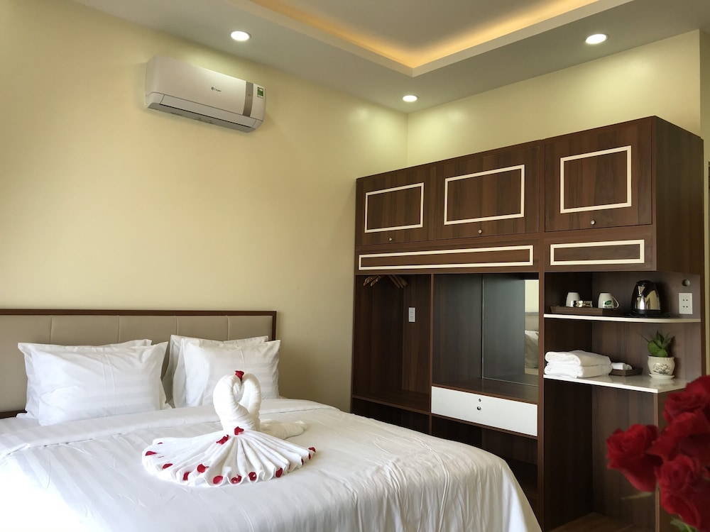 Luxury Room, 1 King Bed, Balcony, River View - Photo 1