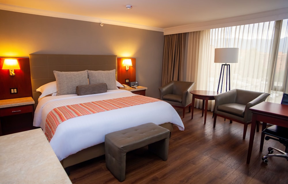 Deluxe Room, 1 King Bed - Photo 2