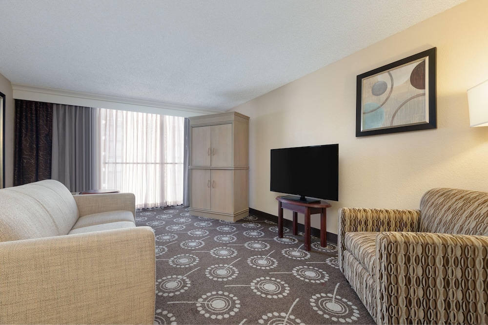 Junior Suite, 1 King Bed with Sofa bed, Hearing Accessible, Non Smoking (Tub w/ Grab Bars) - Photo 1