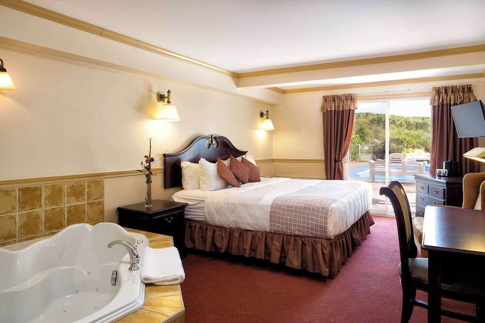 Deluxe Double Room, 1 King Bed, Jetted Tub photo 1