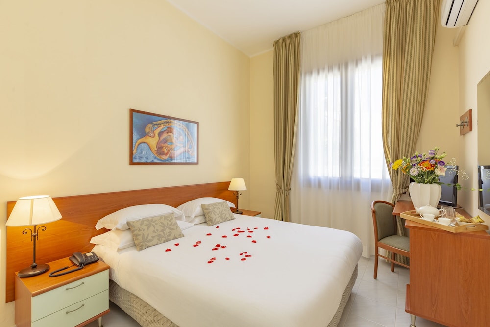 Standard Double Room - Photo 1