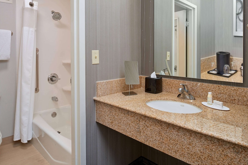 Suite, Multiple Beds, Accessible (Hearing One Bedroom) - Photo 8