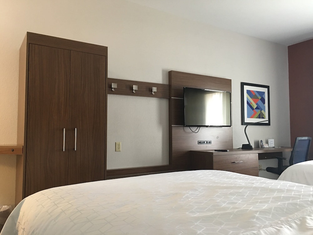 Standard Room, 2 Queen Beds, Accessible (Communication, Accessible Tub) - Photo 2