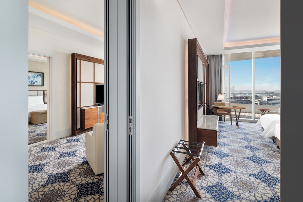 Family Room, Connecting Rooms