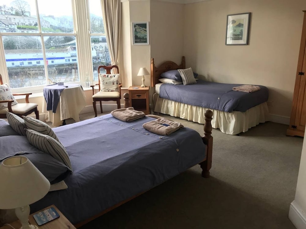 Standard Suite, Ensuite (Front Room) photo 2