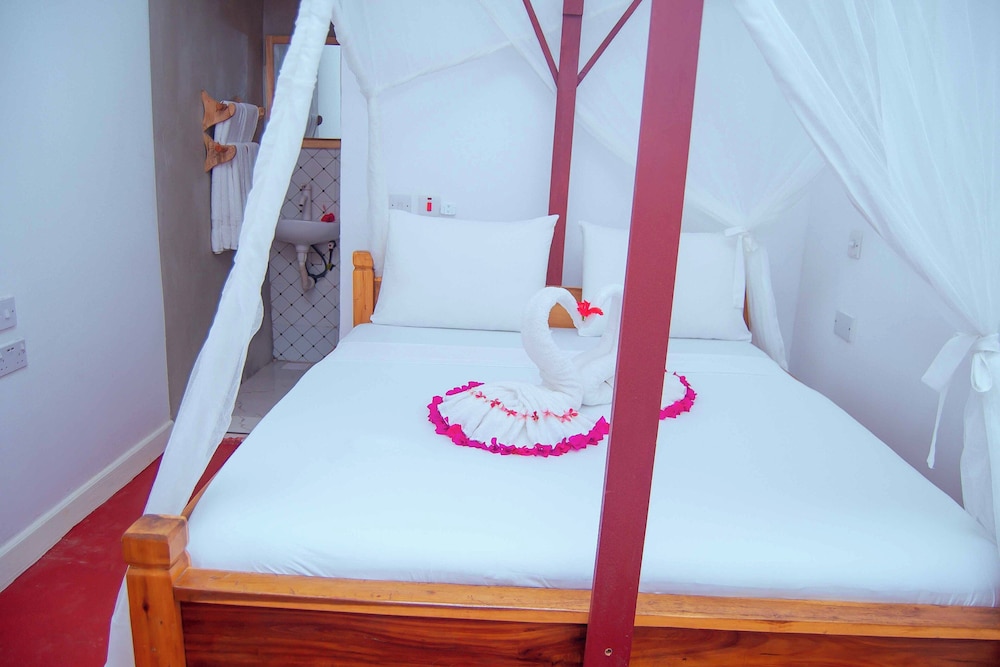 Basic Single Room, Balcony, Courtyard View photo 3