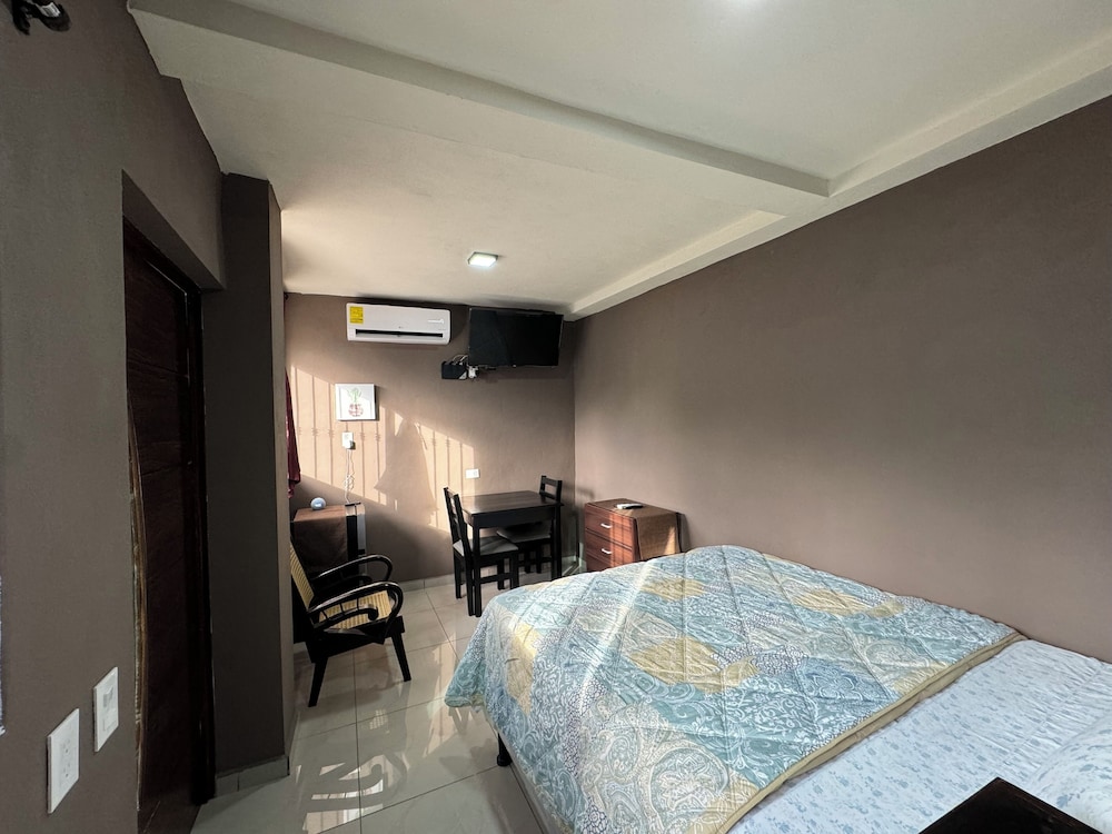 Comfort Room, City View