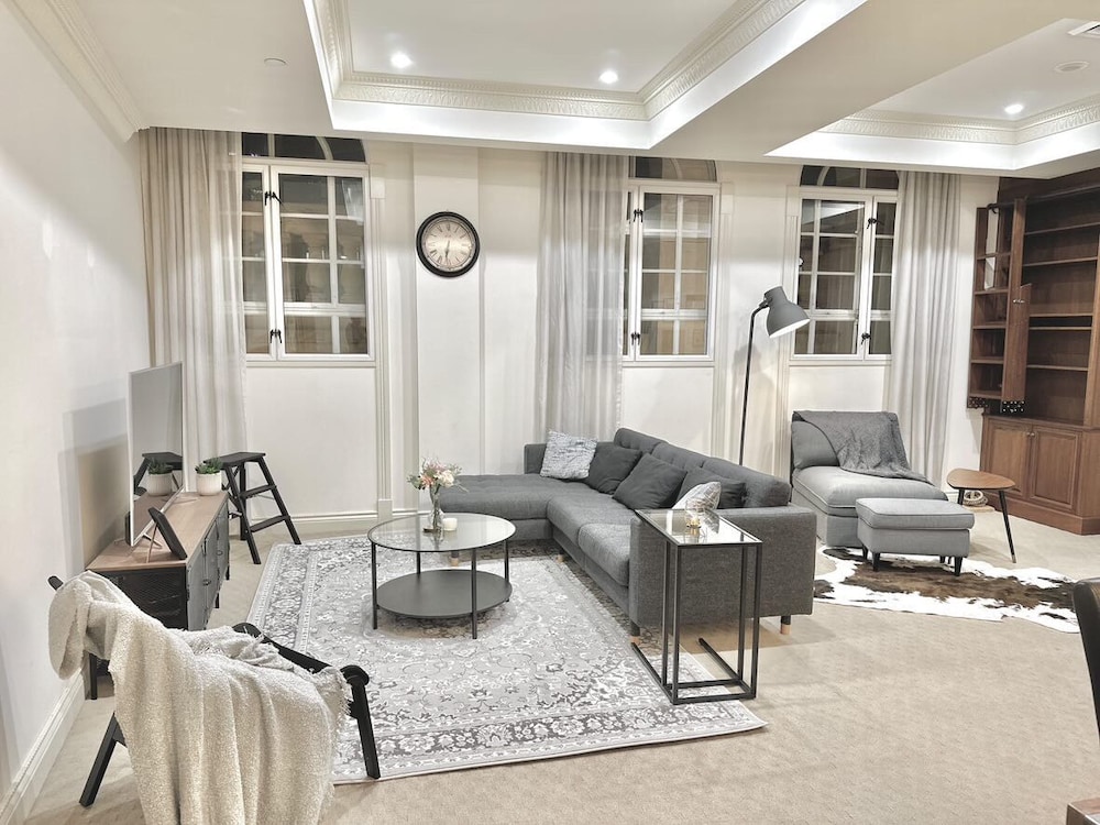 Luxury Sub-Penthouse