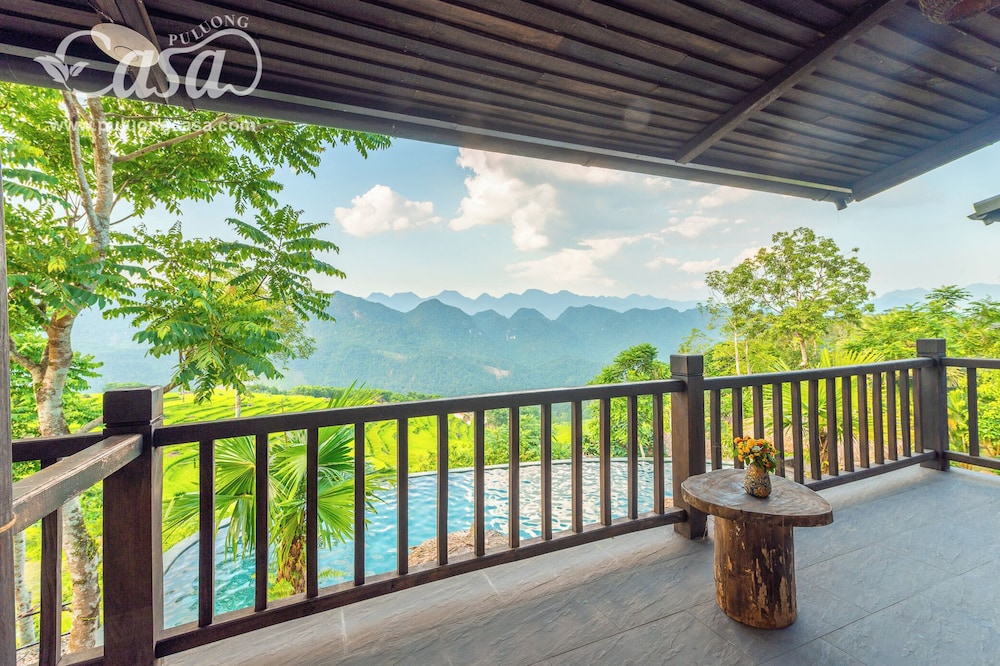 Suite, 1 King Bed, Balcony, Pool View
