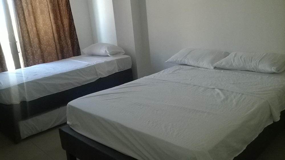 Standard Double Room with One Twin Bed and 2 Adults Occupancy (Non Smoking) photo 1