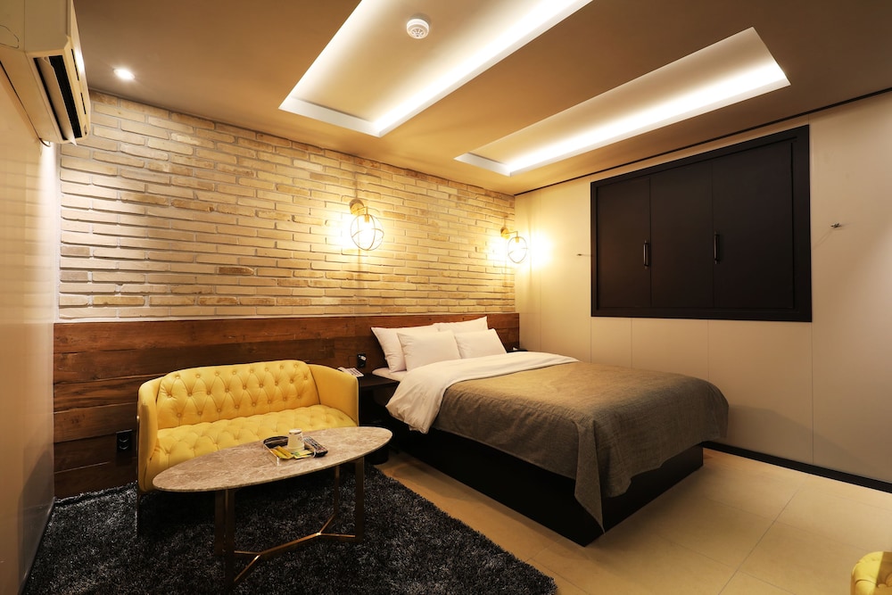 Standard Double Room - Photo 2