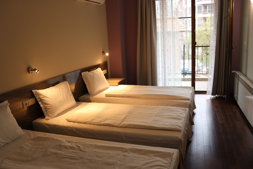 Comfort Triple Room, Non Smoking, City View photo 1