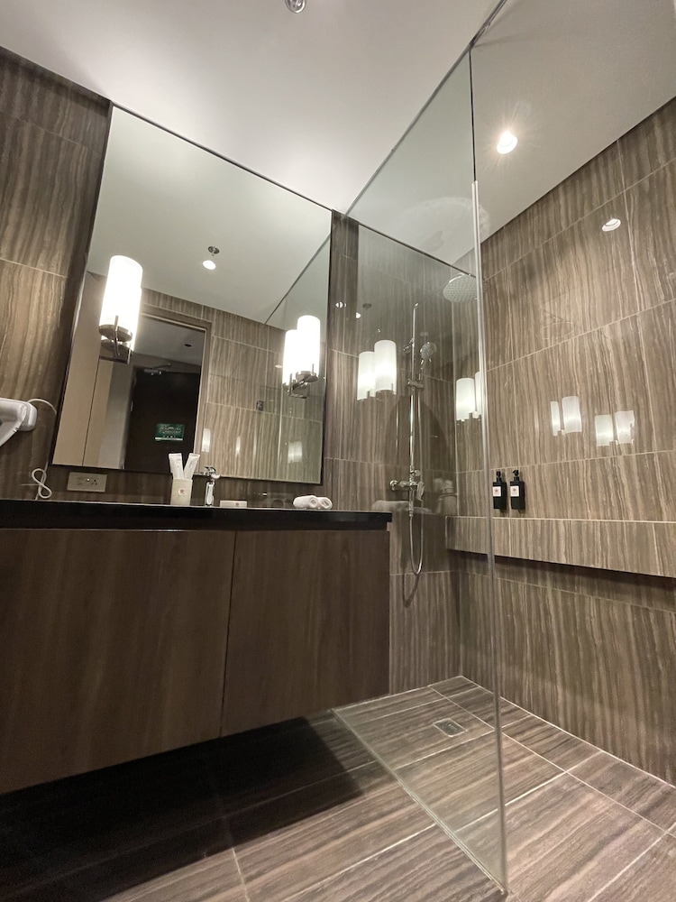 Executive Room - Photo 7