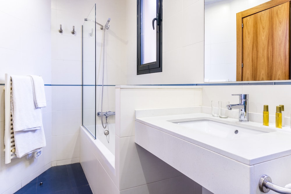 Triple Room, Balcony - Photo 10