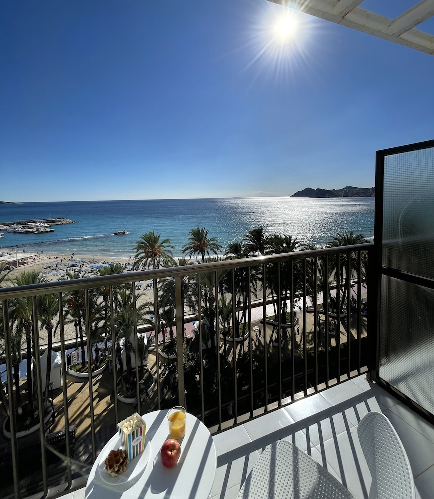 Family Room, Balcony, Sea View photo 3