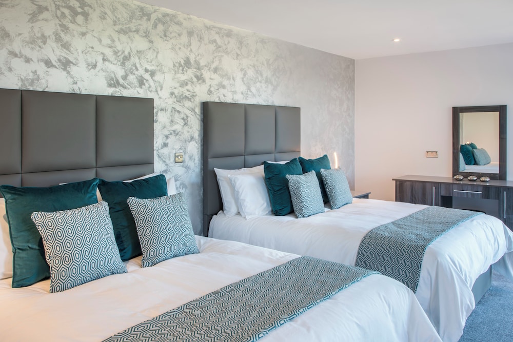 Premium Double Room, 2 Queen Beds, Mobility Accessible photo 3