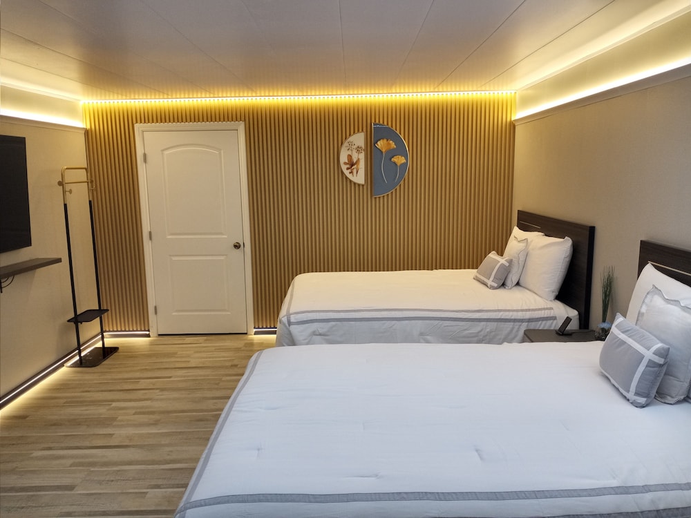 Deluxe Room, 2 Queen Beds photo 1