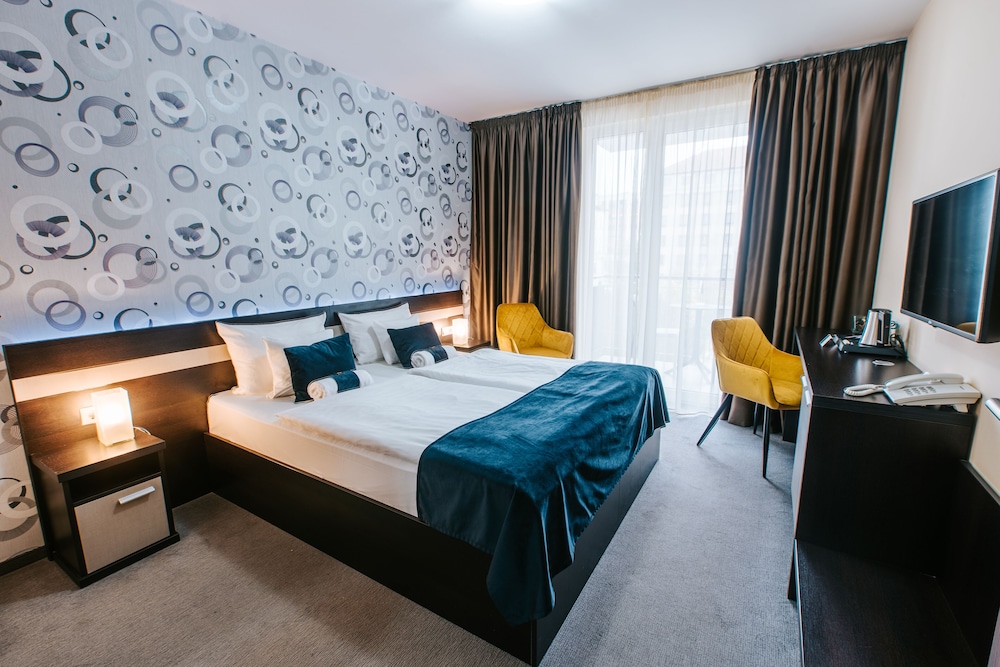 Standard Double or Twin Room (Single use)