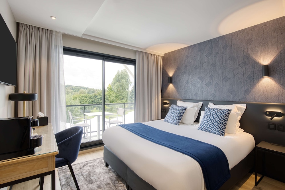 Deluxe Room, 1 King Bed, Balcony, Golf View (Twin bed on request) - Photo 3