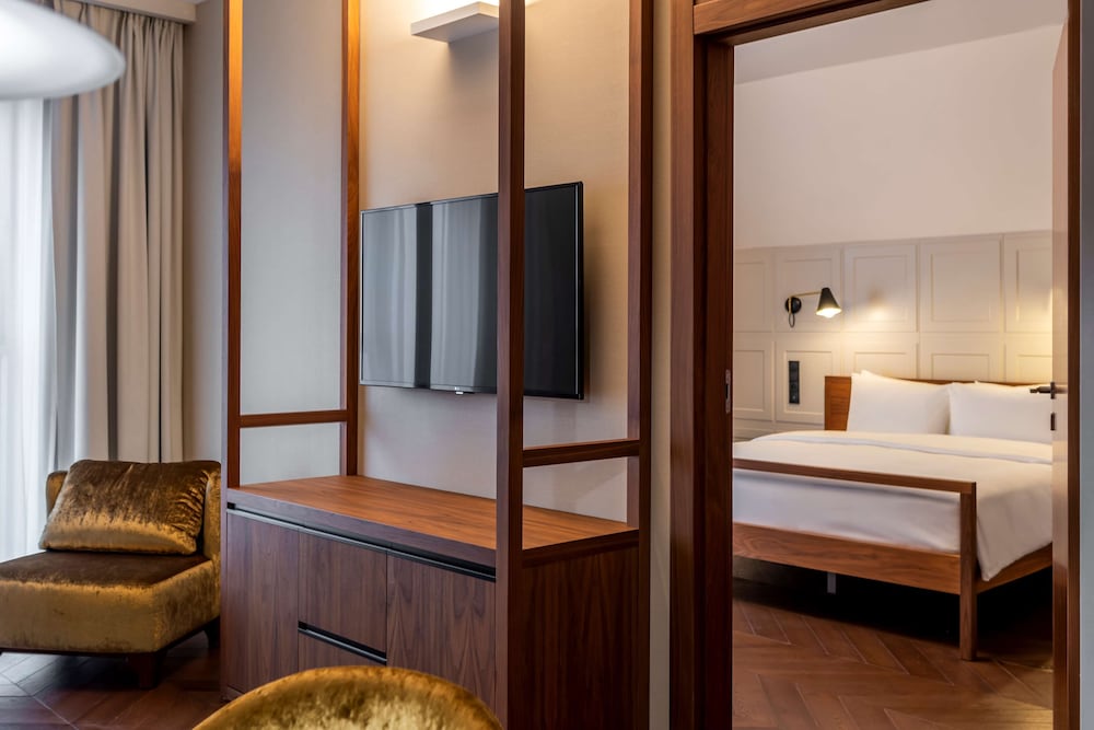 Suite, 1 Bedroom (River view & Spa Access) thumbnail 5