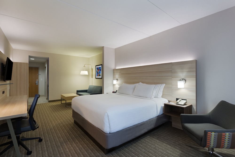 Suite, 1 King Bed - Photo 4