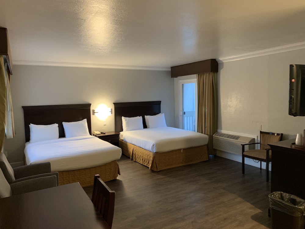 Family Room, Multiple Beds - Photo 1
