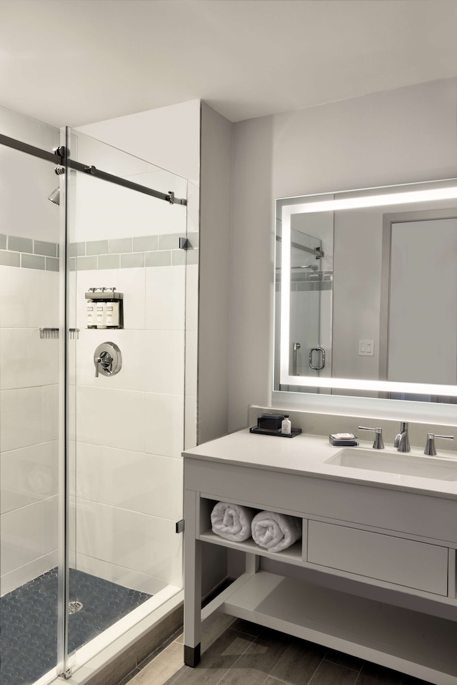 Premium Room, 1 King Bed, Accessible, Oceanfront (Roll-In Shower) - Photo 7