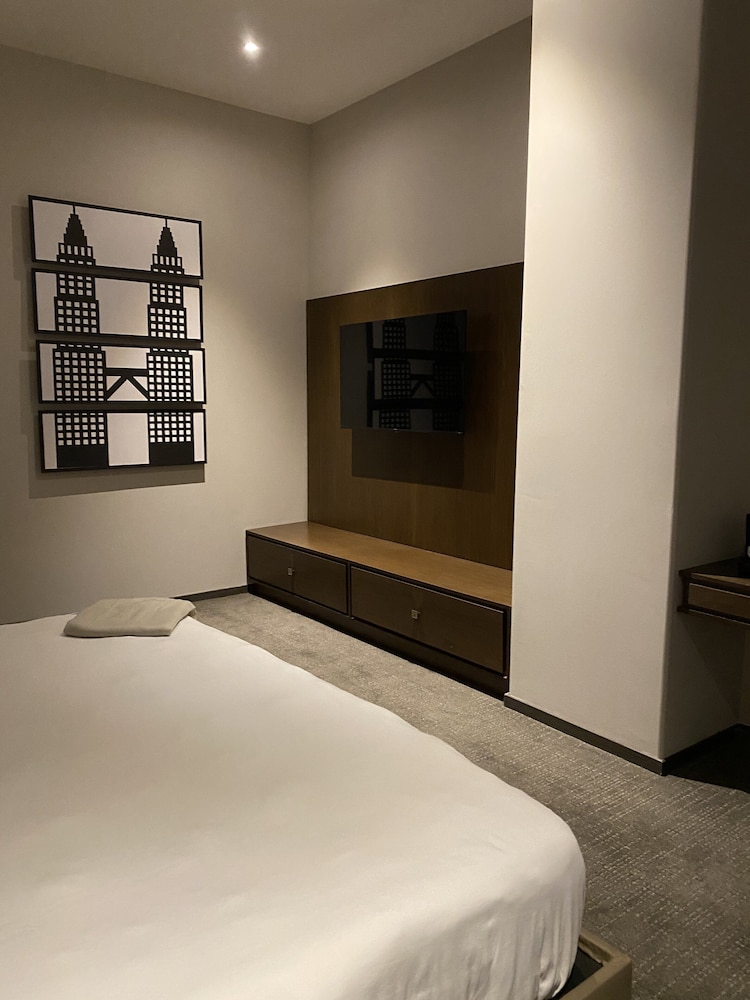 Deluxe Suite photo 2