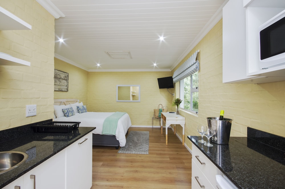 The Club - Standard Double Room photo 3
