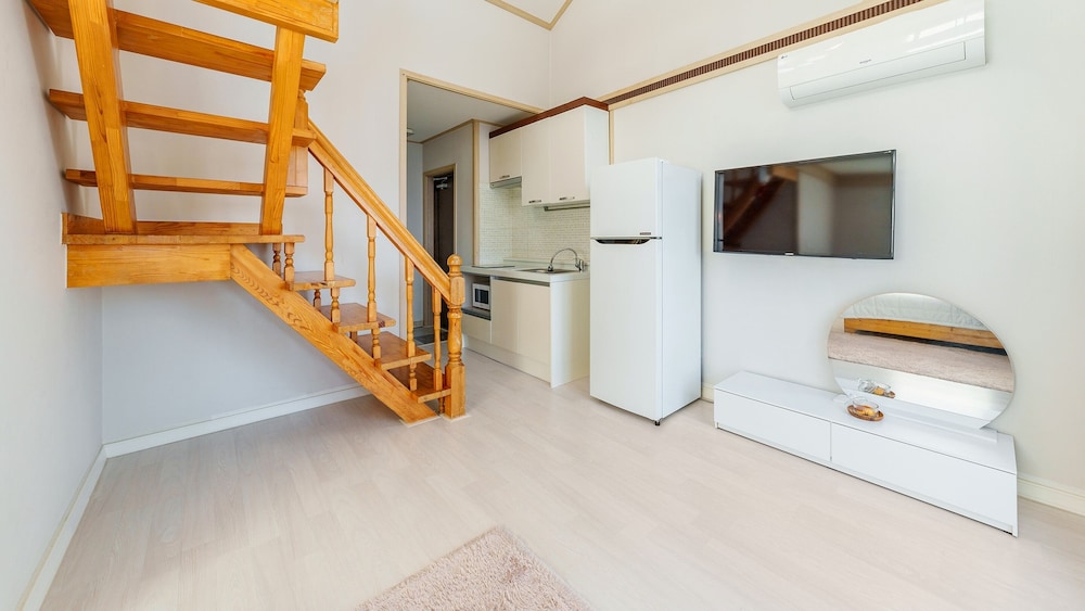 Basic Room, 2 Bedrooms (Peugeot 204) photo 3