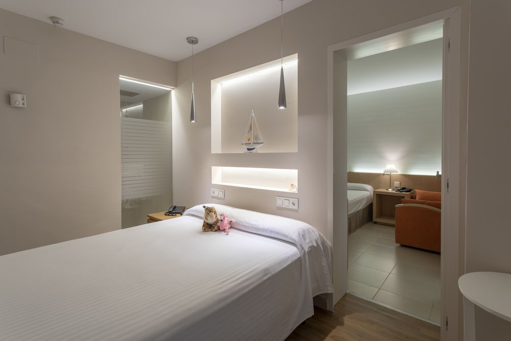 Basic Room (2 Adults) - Photo 3