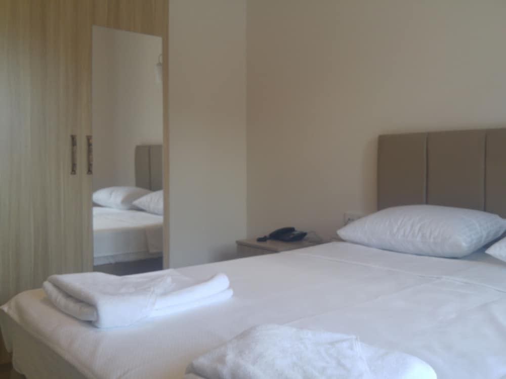 Standard Triple Room, 1 Bedroom, Garden View photo 1