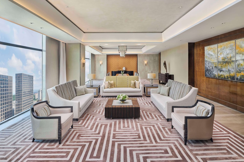 Presidential Suite, Club Lounge Access thumbnail 5