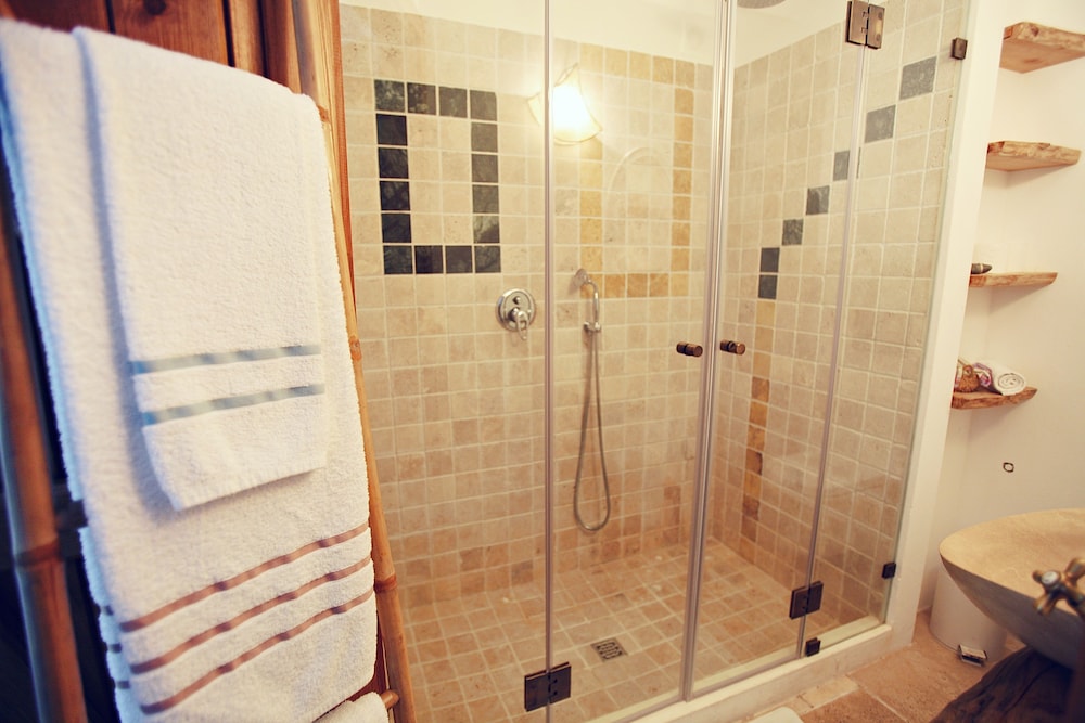 Signature Apartment, 1 Bedroom, Kitchenette, Garden View photo 3