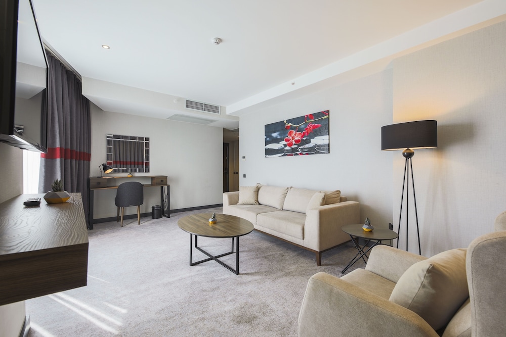 Suite - Photo 7