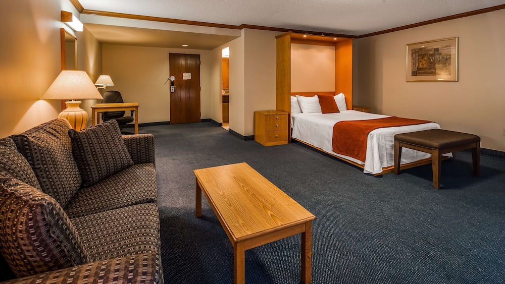 Standard Room, 1 Queen Bed, Non Smoking, Refrigerator - Photo 2