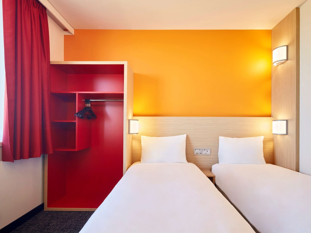 Standard Room, 2 Twin Beds - Photo 1