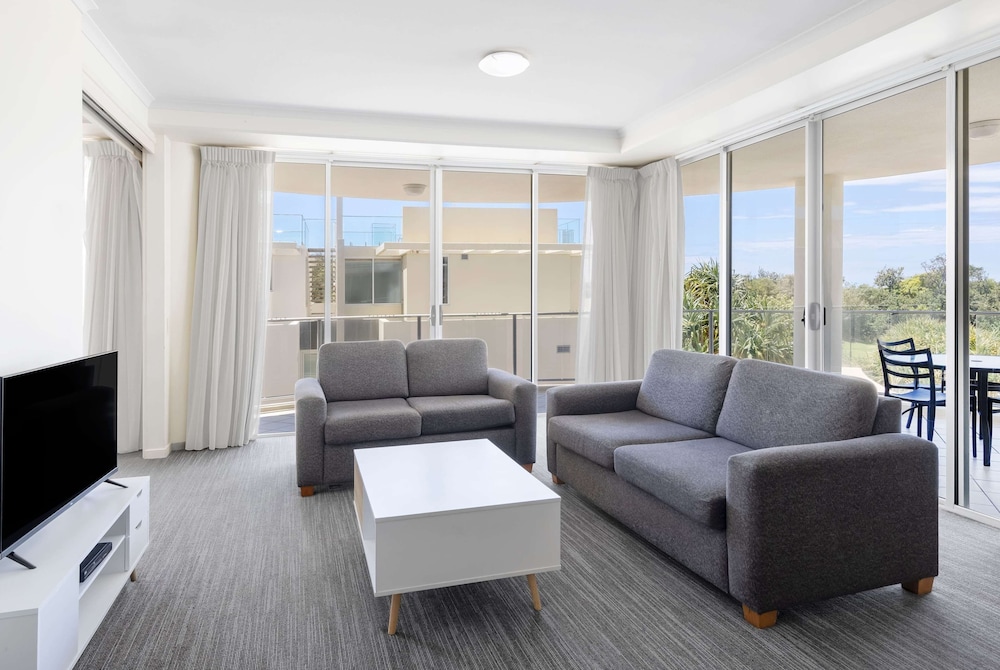 3 Bedroom Apartment - Photo 4