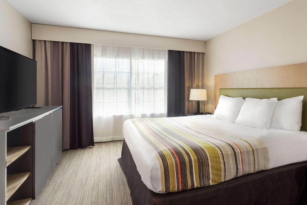 Premium Suite, 1 King Bed, Non Smoking - Photo 5