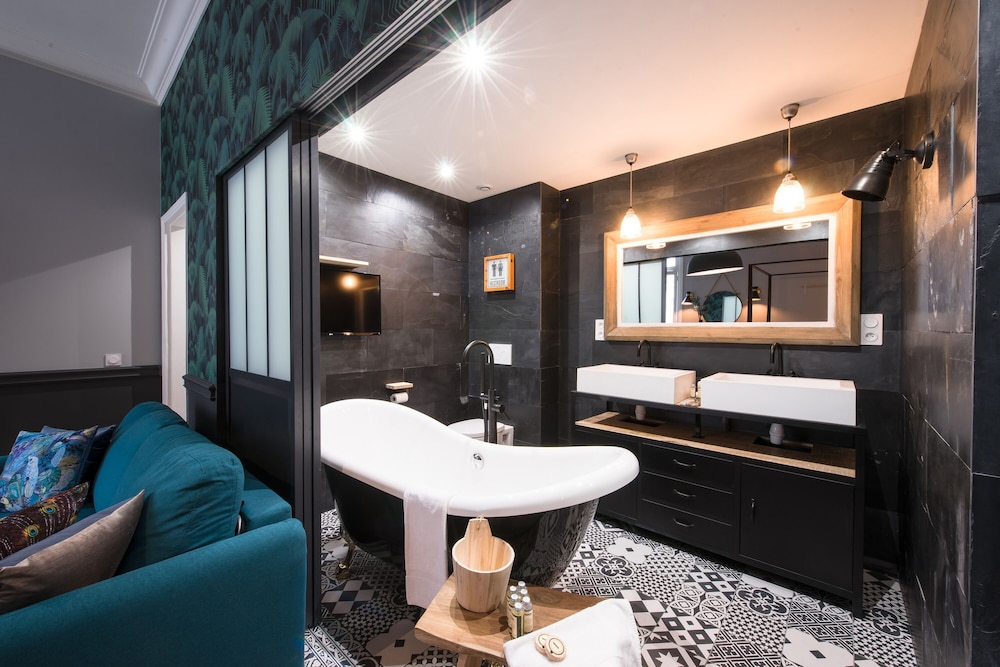Deluxe Apartment, Ensuite, Courtyard View photo 2