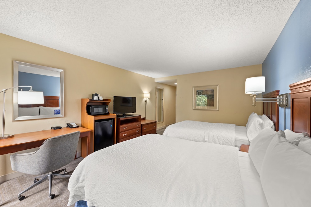 Room, 2 Double Beds photo 2