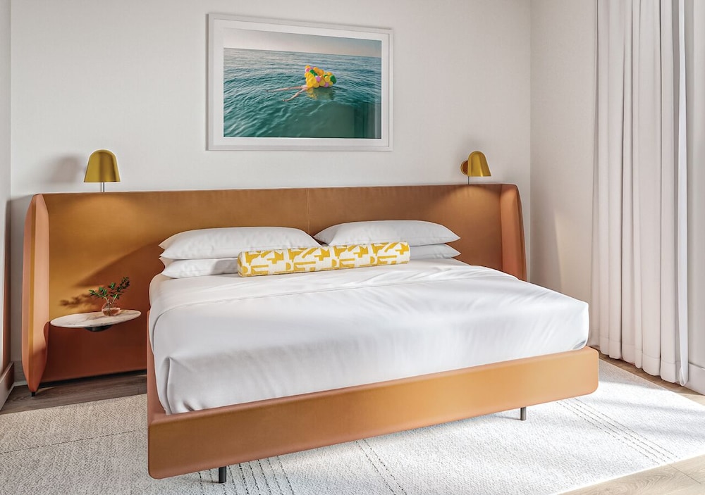 Dawn Suite, 1 Queen Bed, Living Area, Kitchen